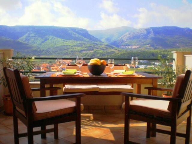Apartments Belic With Pool Jelsa  Bagian luar foto