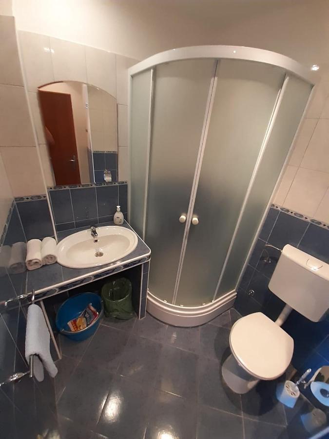 Apartments Belic With Pool Jelsa  Bagian luar foto