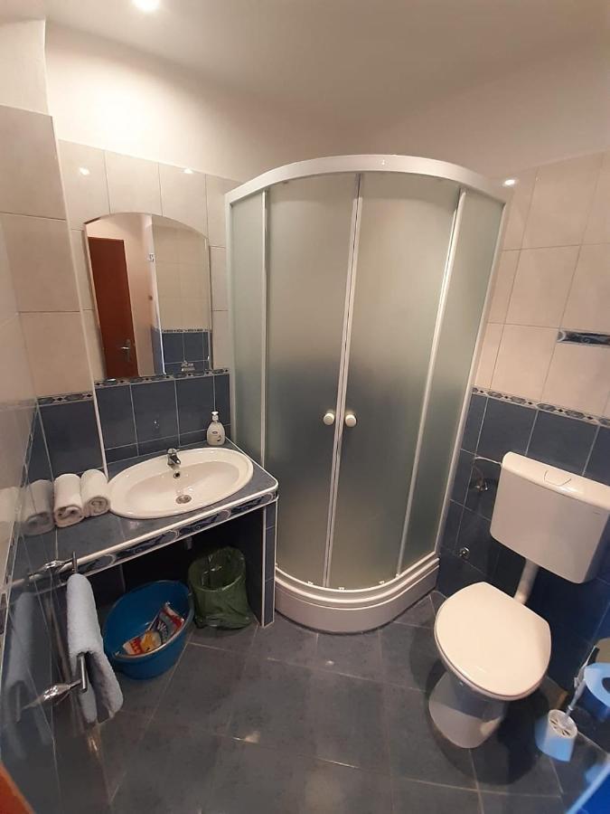 Apartments Belic With Pool Jelsa  Bagian luar foto