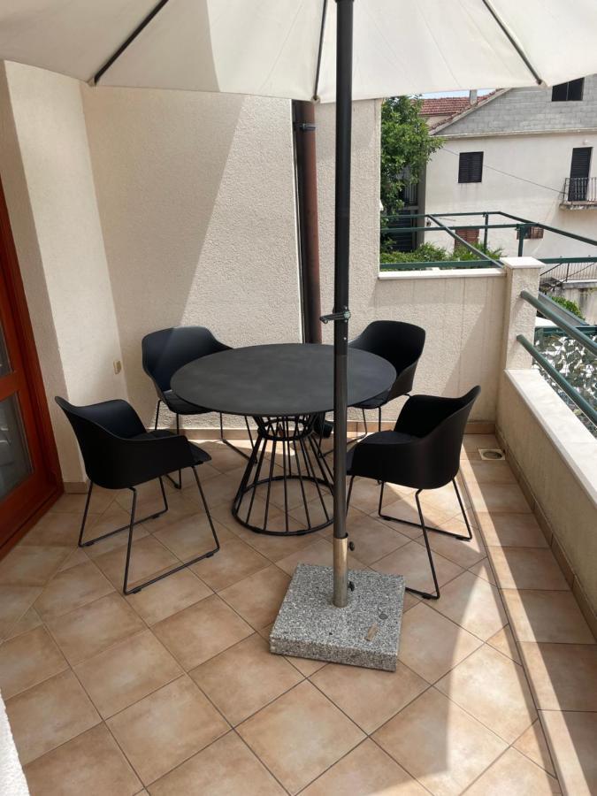 Apartments Belic With Pool Jelsa  Bagian luar foto