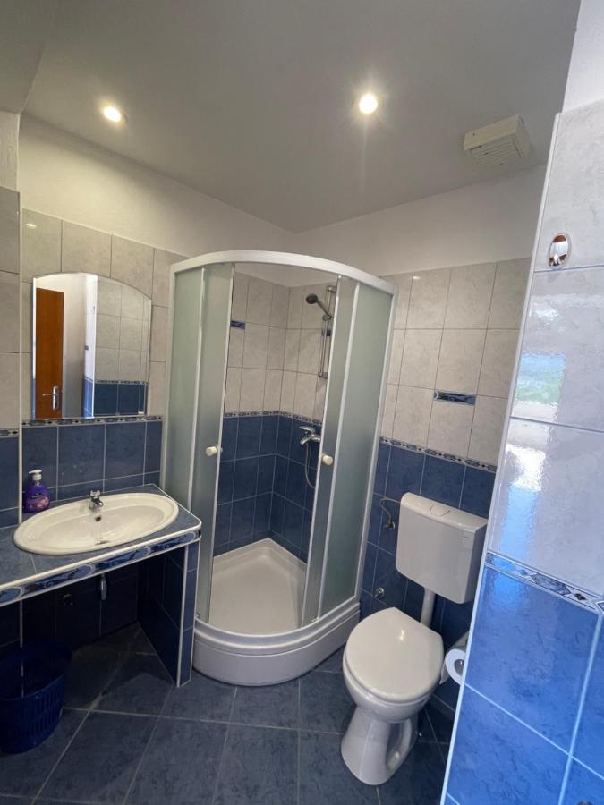 Apartments Belic With Pool Jelsa  Bagian luar foto