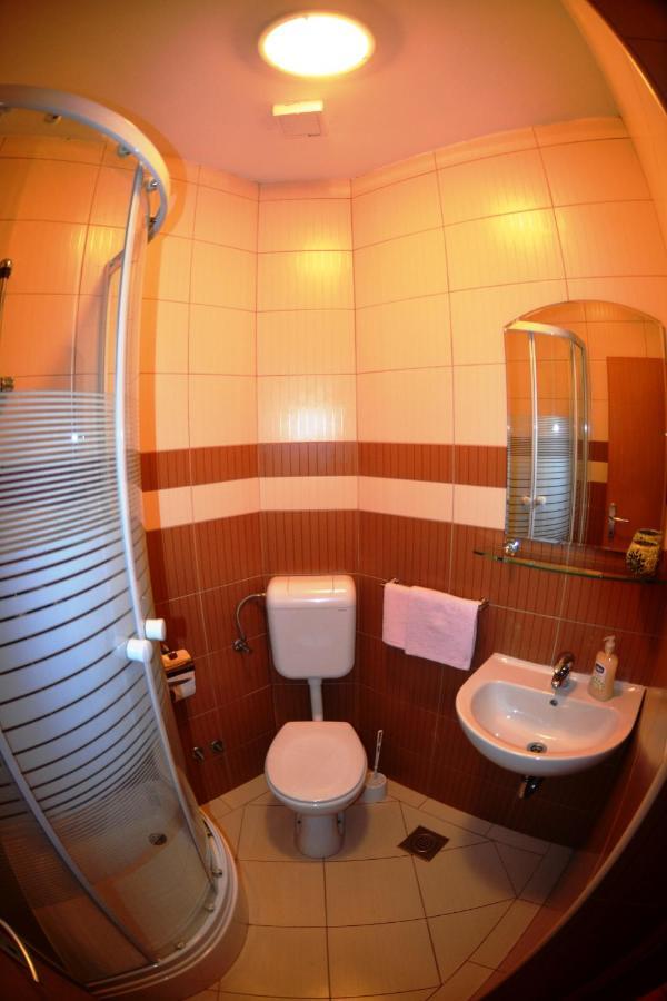 Apartments Belic With Pool Jelsa  Bagian luar foto