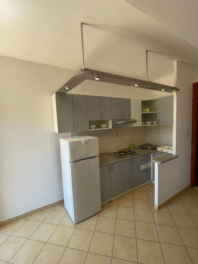 Apartments Belic With Pool Jelsa  Bagian luar foto
