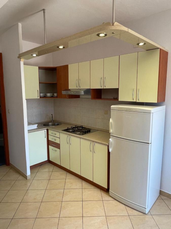 Apartments Belic With Pool Jelsa  Bagian luar foto