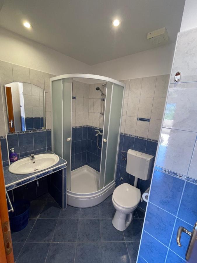 Apartments Belic With Pool Jelsa  Bagian luar foto