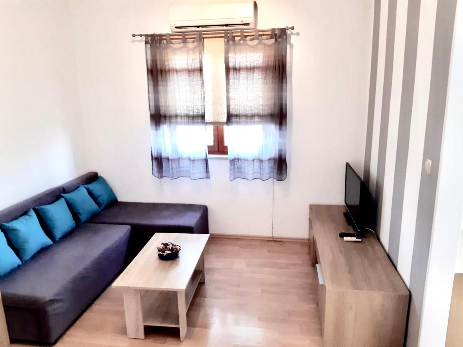 Apartments Belic With Pool Jelsa  Bagian luar foto