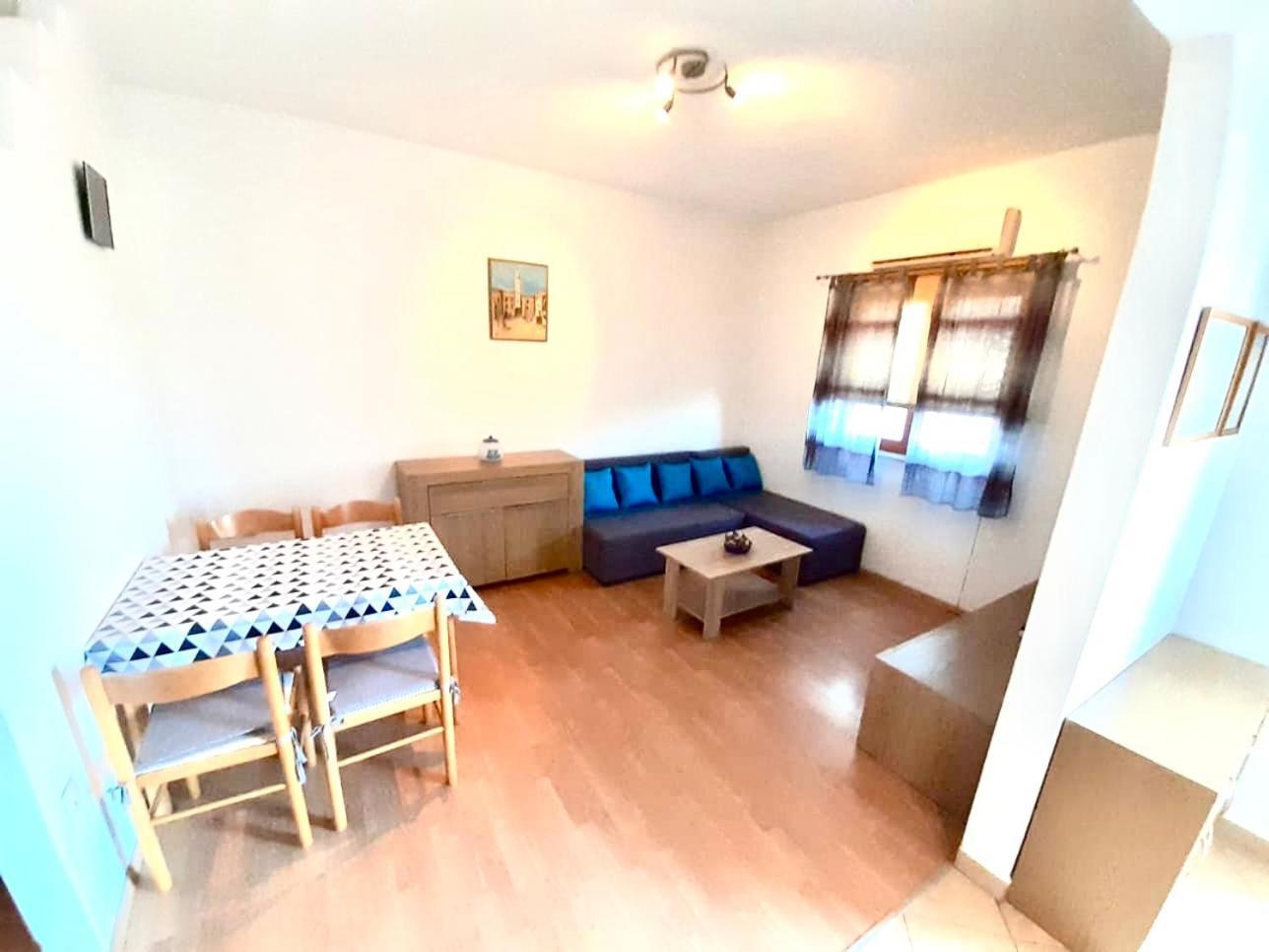 Apartments Belic With Pool Jelsa  Bagian luar foto