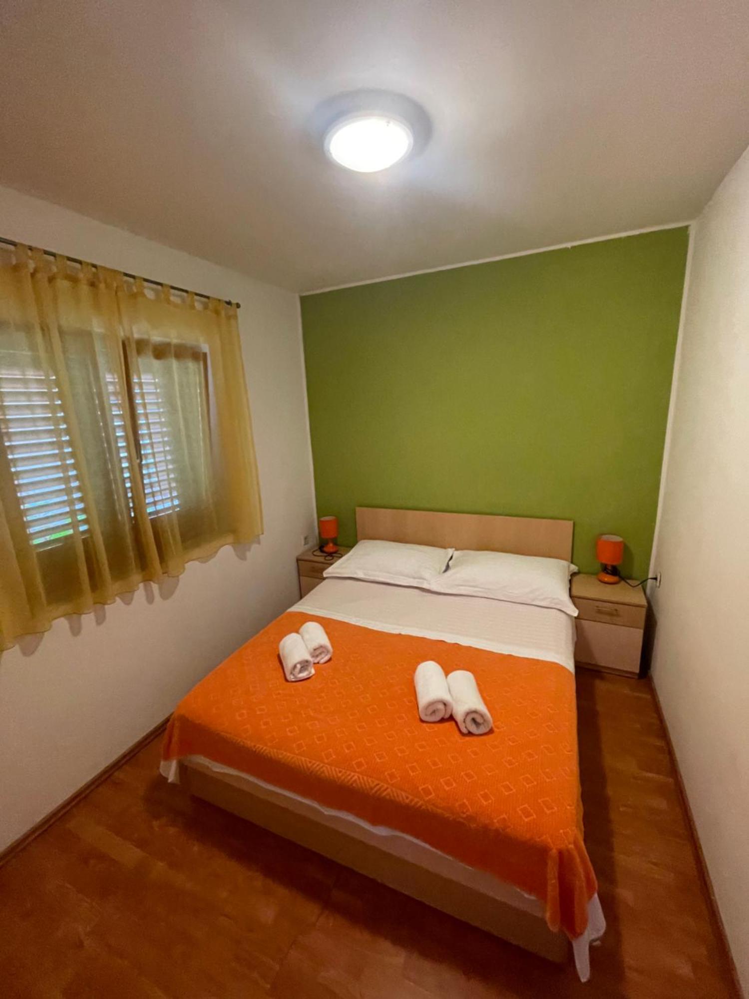 Apartments Belic With Pool Jelsa  Bagian luar foto