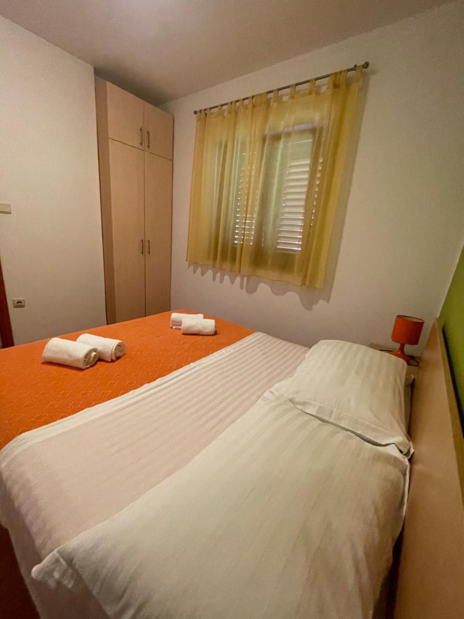 Apartments Belic With Pool Jelsa  Bagian luar foto