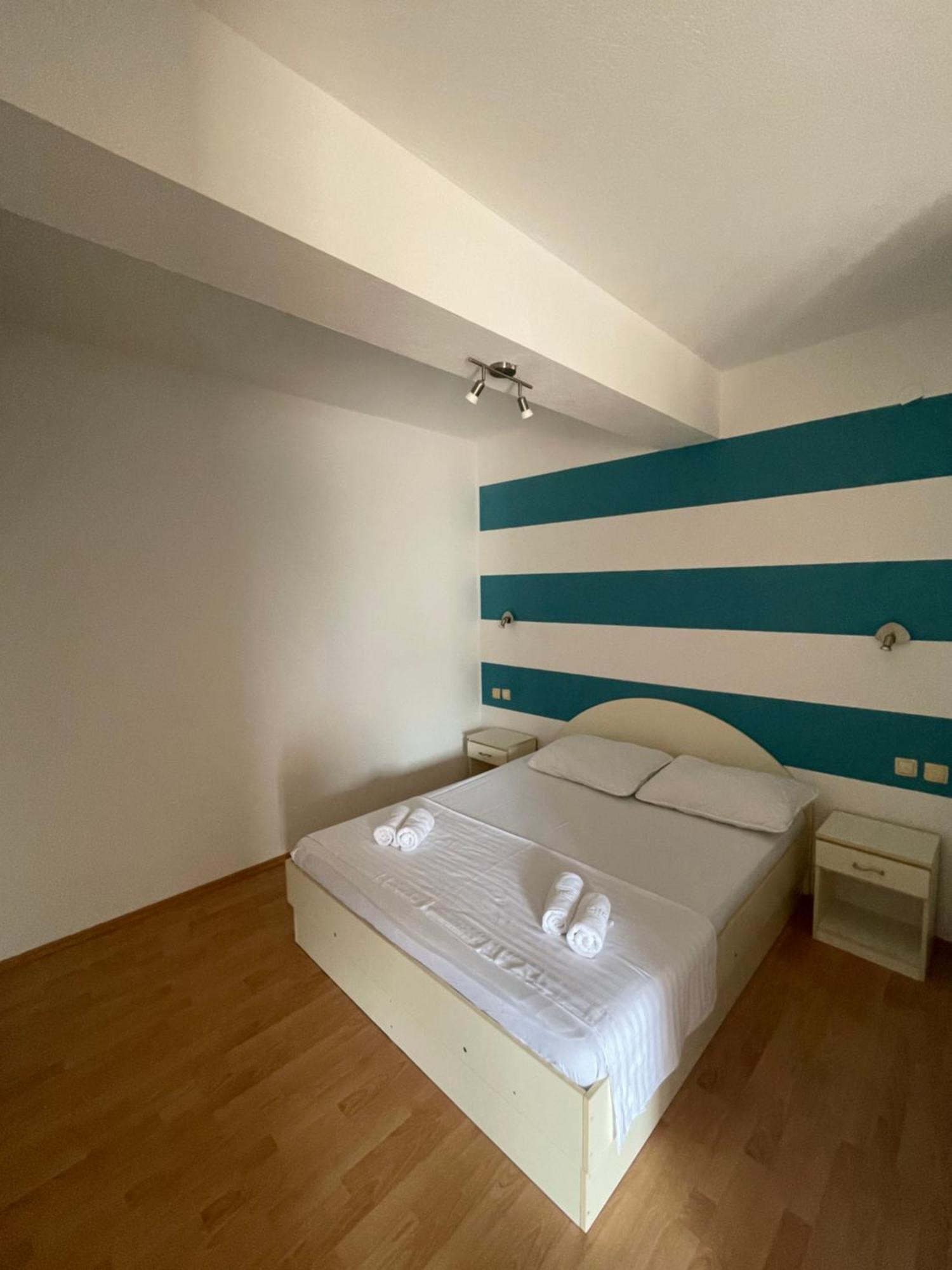 Apartments Belic With Pool Jelsa  Bagian luar foto