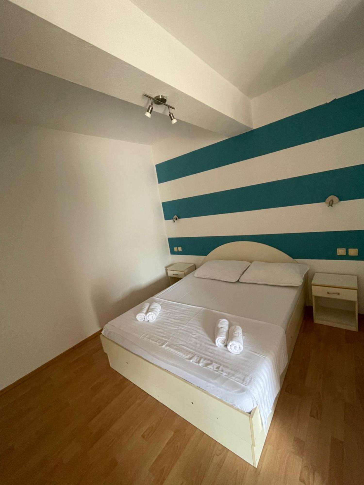 Apartments Belic With Pool Jelsa  Bagian luar foto