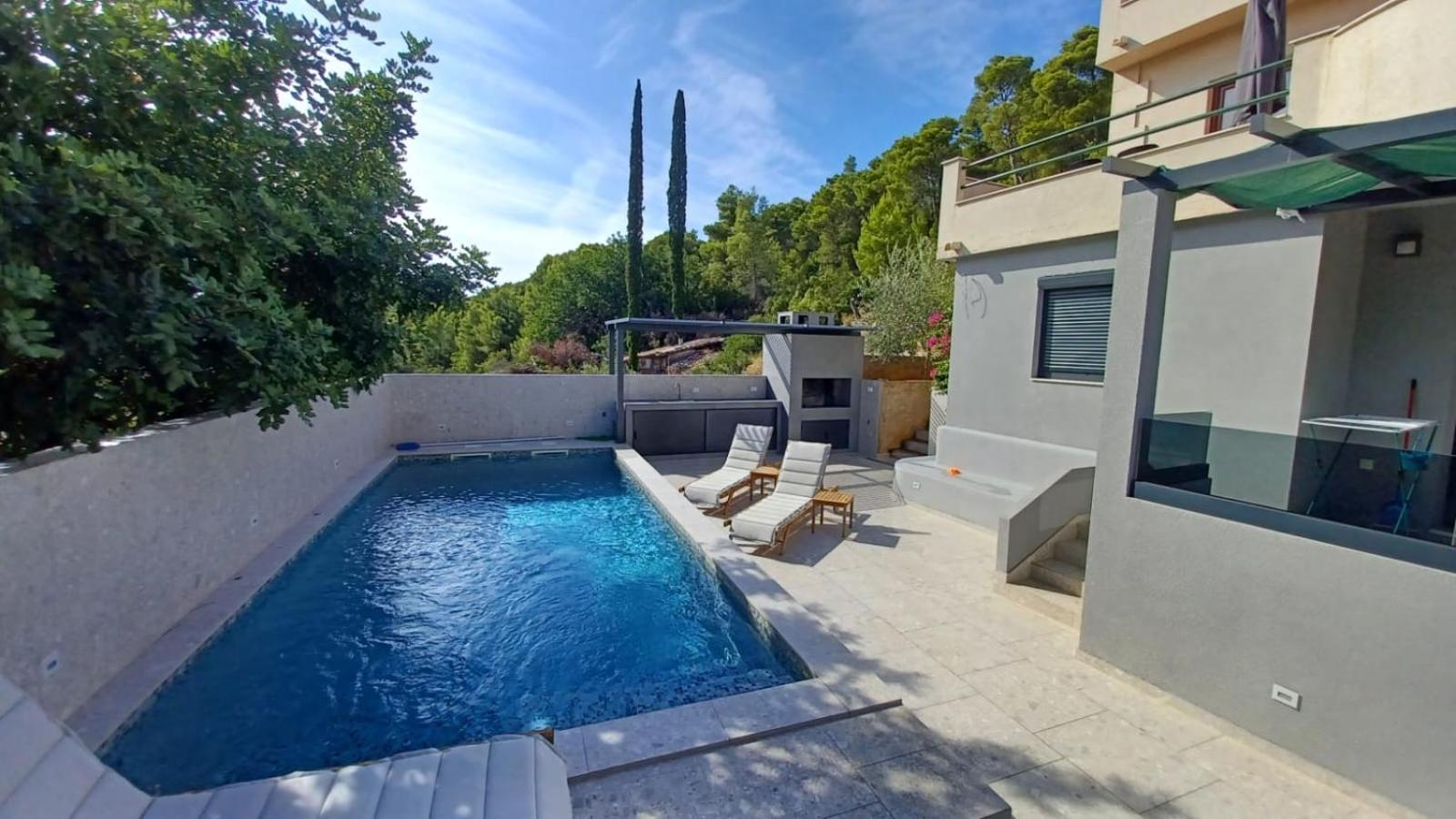 Apartments Belic With Pool Jelsa  Bagian luar foto