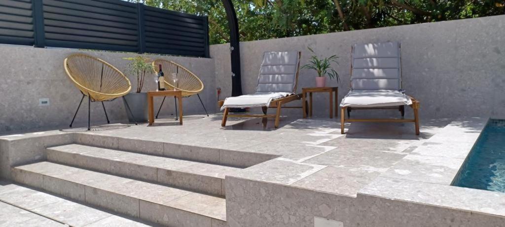 Apartments Belic With Pool Jelsa  Bagian luar foto