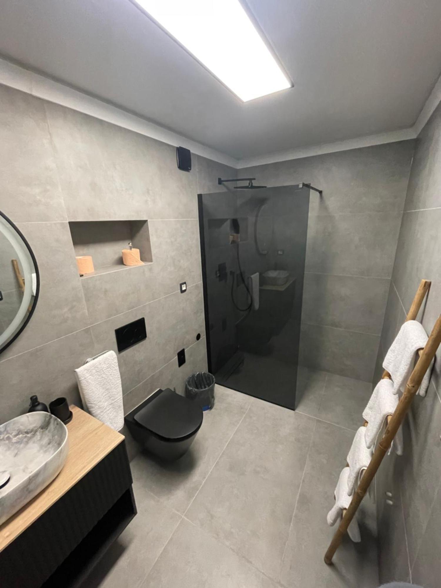 Apartments Belic With Pool Jelsa  Bagian luar foto