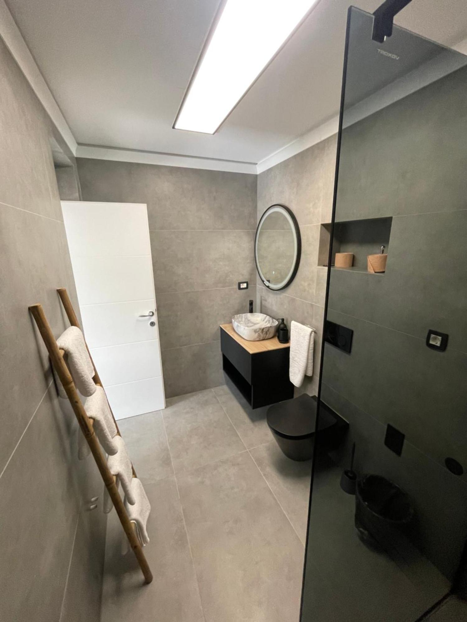 Apartments Belic With Pool Jelsa  Bagian luar foto